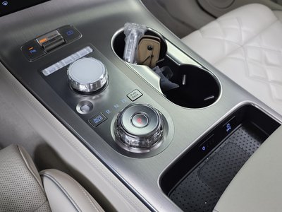 2025 Genesis ELECTRIFIED GV70 thumbnail 12