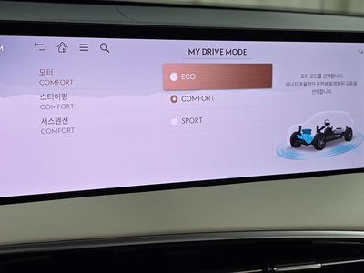 2025 Genesis ELECTRIFIED GV70 thumbnail 28
