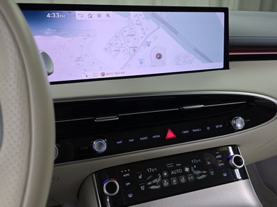 2025 Genesis ELECTRIFIED GV70 thumbnail 19