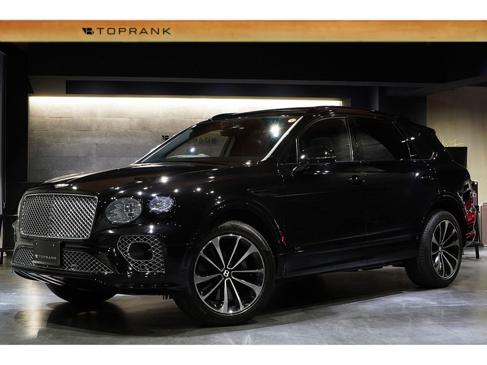 BENTLEY BENTAYGA - View 1