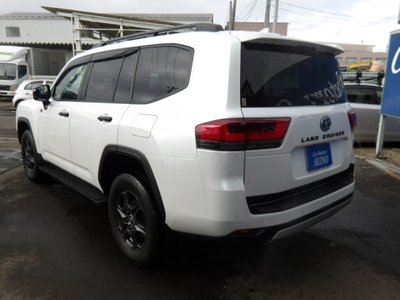 TOYOTA LAND CRUISER 300 - 8