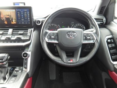 TOYOTA LAND CRUISER 300 - 9