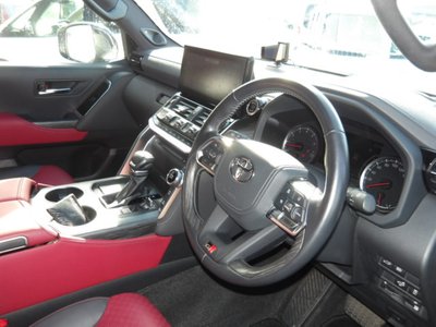 TOYOTA LAND CRUISER 300 - 10