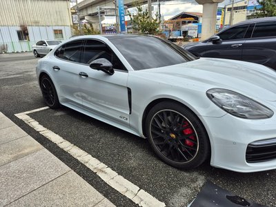 PORSCHE PANAMERA - 3