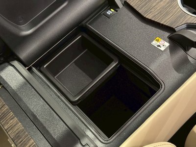 TOYOTA LAND CRUISER 300 - 10