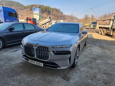 BMW 7 SERIES - 1