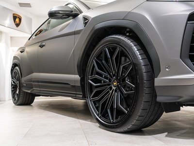 LAMBORGHINI URUS - 5