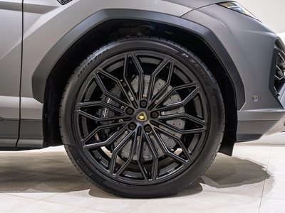LAMBORGHINI URUS - 4