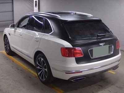2017 Bentley BENTAYGA photo 2