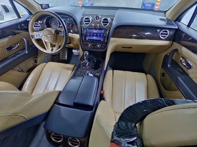 2017 Bentley BENTAYGA photo 3