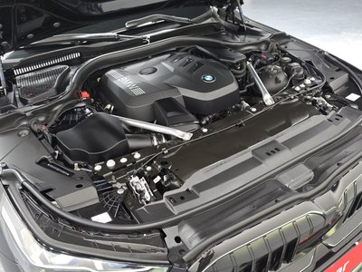 2025 BMW 5 SERIES photo 7
