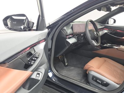 2025 BMW 5 SERIES photo 10