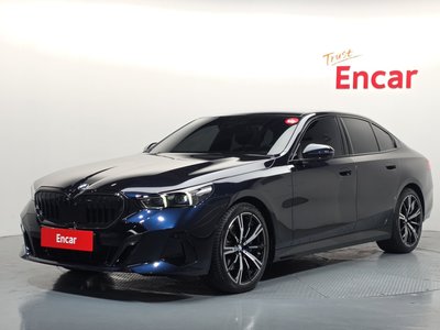 2025 BMW 5 SERIES photo 1