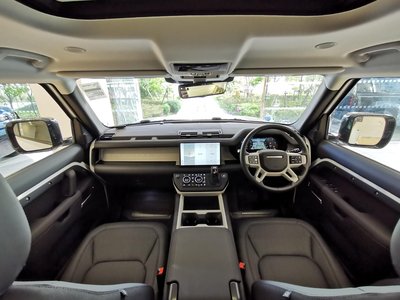 LAND ROVER DEFENDER - 4