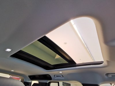 LAND ROVER DEFENDER - 3