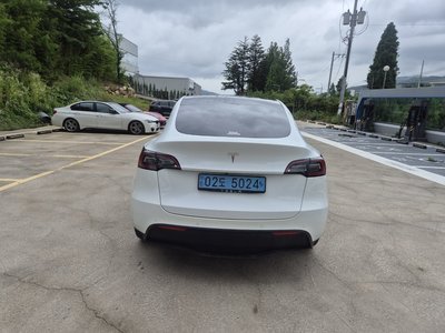 TESLA MODEL Y - 3