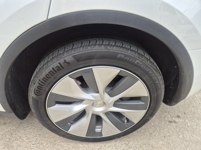 TESLA MODEL Y - 7