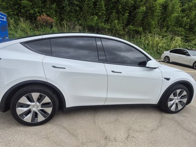 TESLA MODEL Y - 2