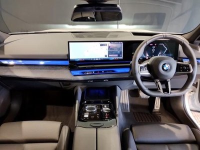 2024 BMW 5 SERIES — фото 2