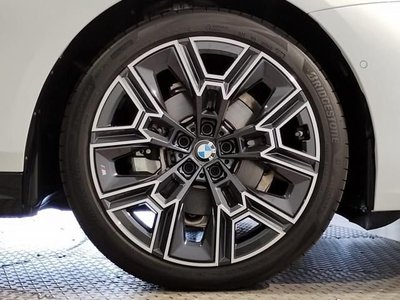 2024 BMW 5 SERIES — фото 9