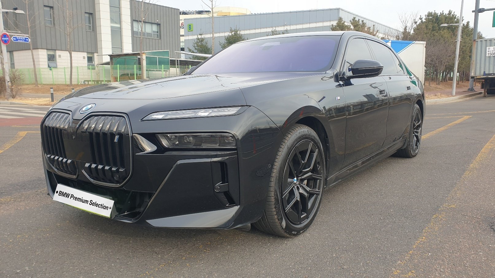 BMW I7 - View 1