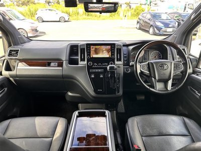 TOYOTA GRAND ACE - 3