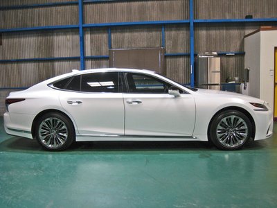 LEXUS LS - 6