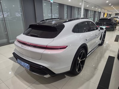 PORSCHE TAYCAN - 5