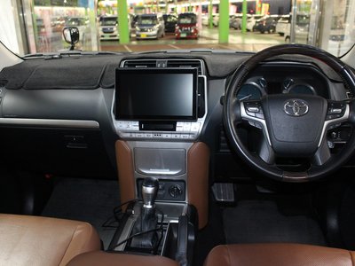 TOYOTA LAND CRUISER PRADO - 9