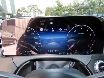 MERCEDES-BENZ E-CLASS - 9