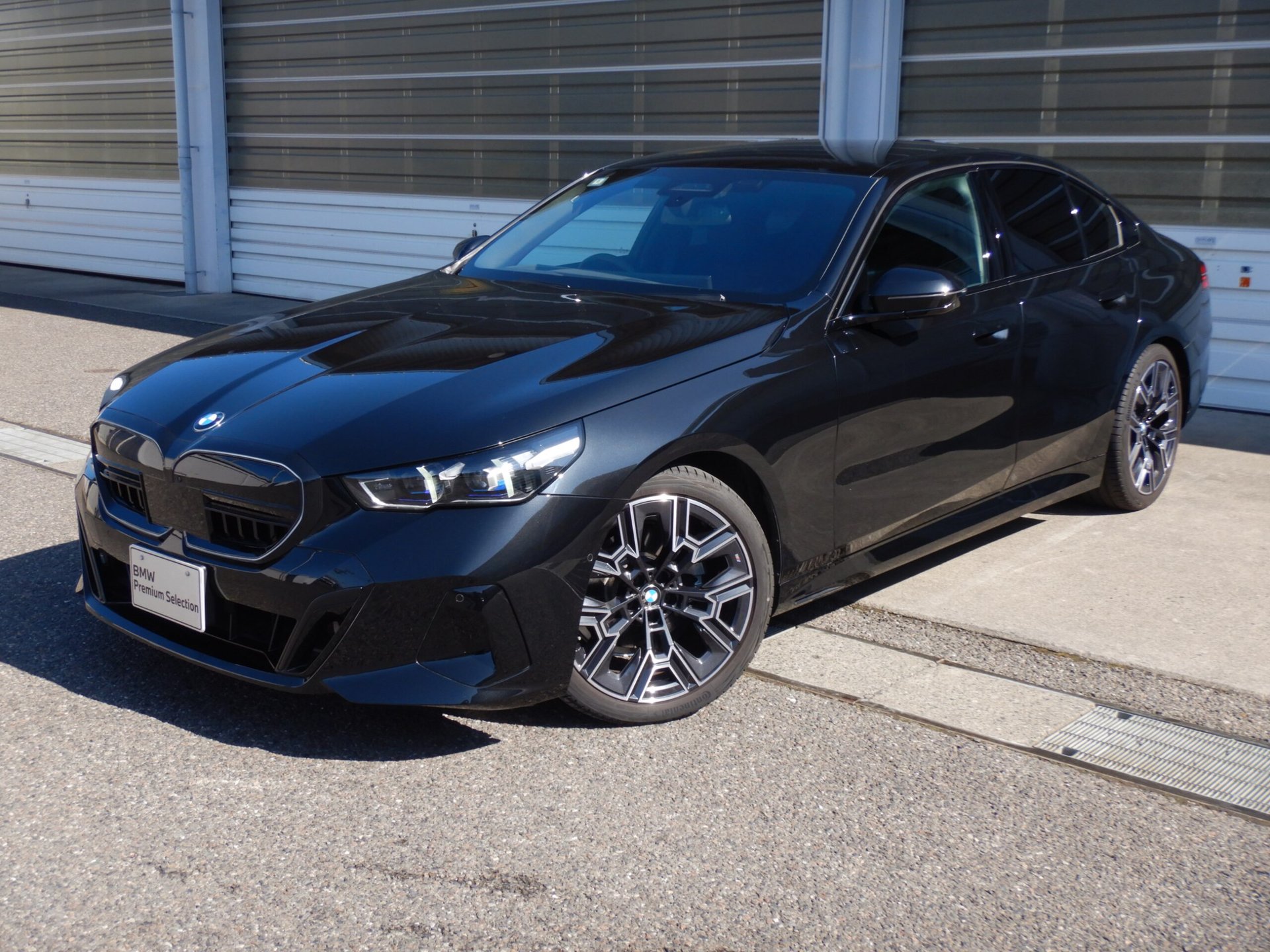 BMW 5 SERIES - View 1