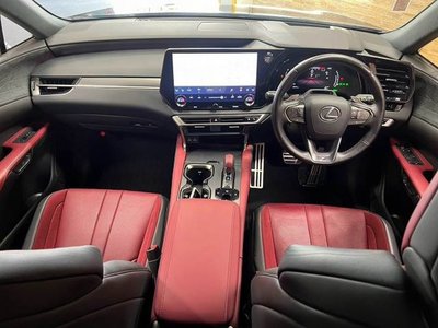 صورة مصغرة 2 لـ 2023 Lexus RX