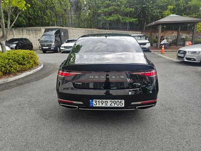 2022 Genesis G90 photo 2