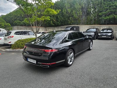 2022 Genesis G90 photo 6