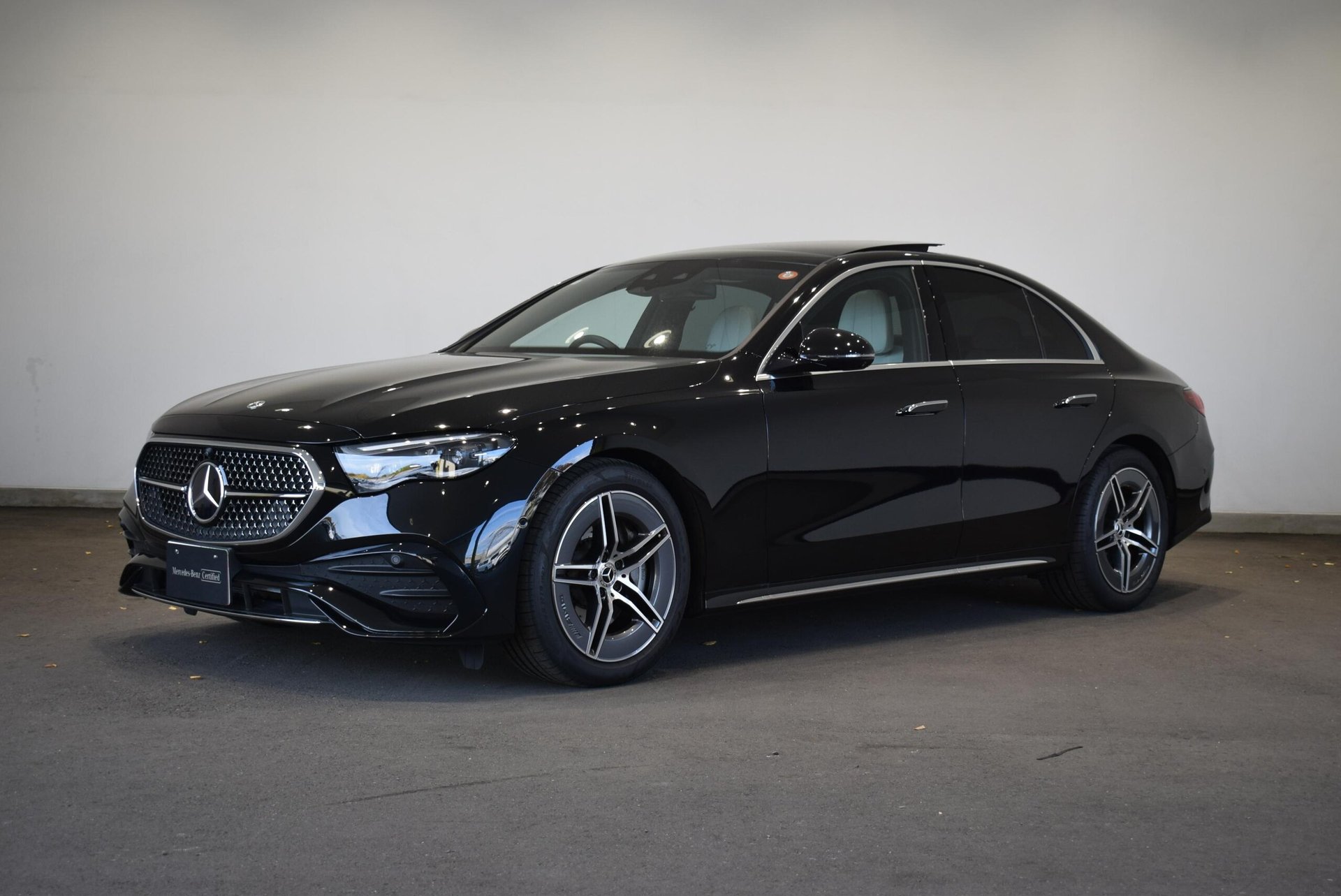 MERCEDES-BENZ E-CLASS - View 1