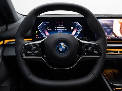 صورة مصغرة 12 لـ 2025 BMW 5 SERIES