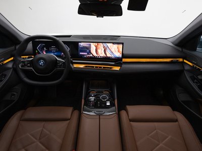BMW 5 SERIES - 4