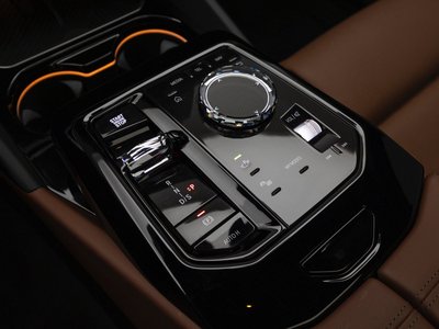2025 BMW 5 SERIES 照片 9