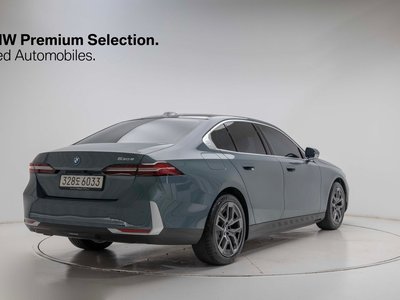 2025 BMW 5 SERIES 照片 4