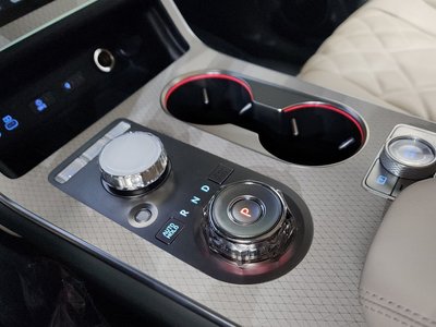 2025 Genesis GV80 photo 9
