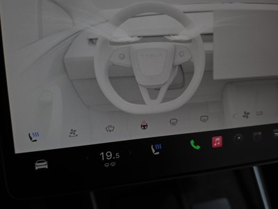 2025 Tesla MODEL Y — миниатюра 35