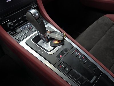 PORSCHE 718 CAYMAN - 9