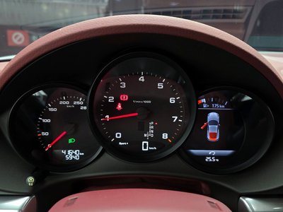 PORSCHE 718 CAYMAN - 8