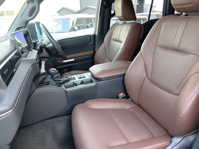 TOYOTA LAND CRUISER 250 - 7