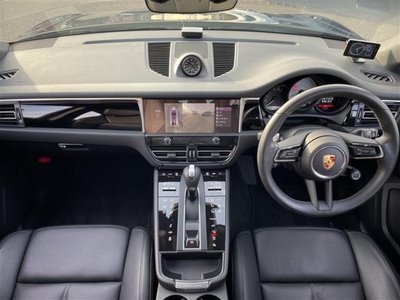 PORSCHE MACAN - 4