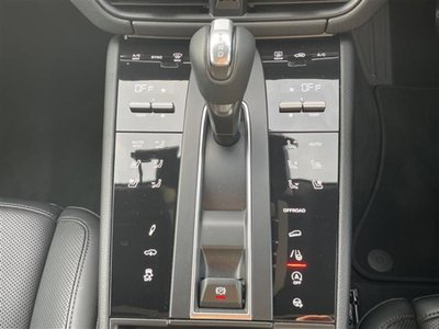 PORSCHE MACAN - 10