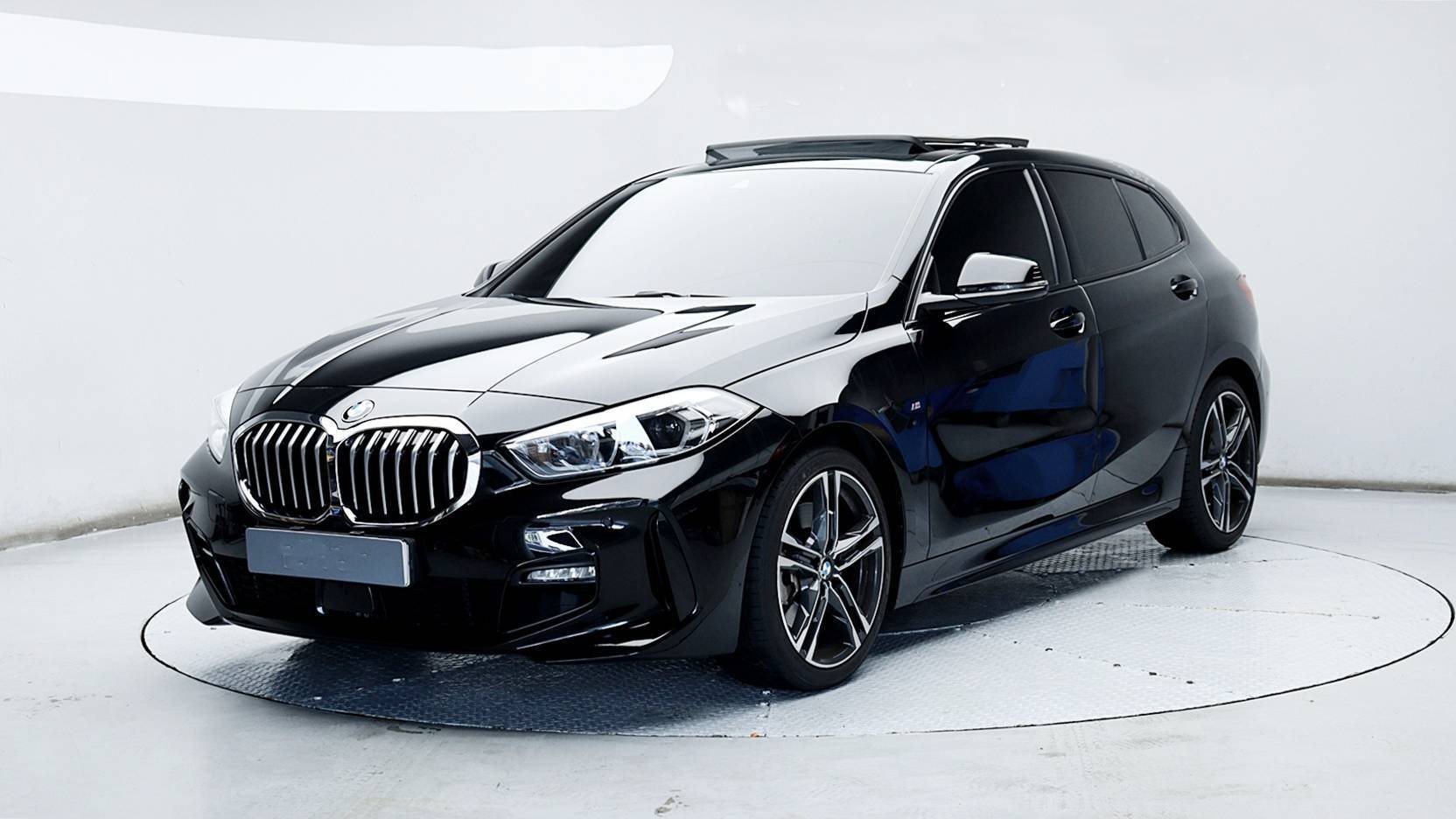 BMW 1 SERIES - View 1