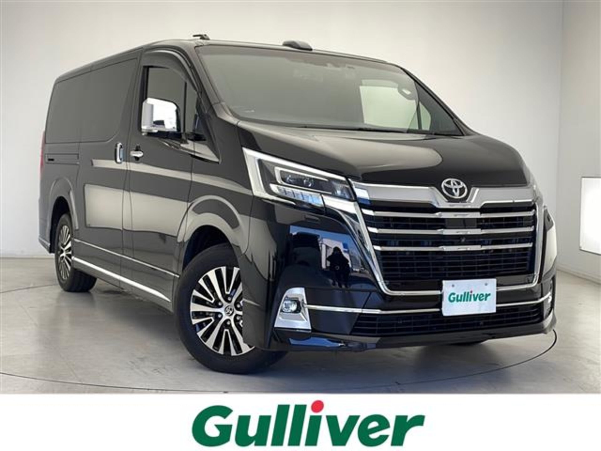 TOYOTA GRAND ACE - View 1