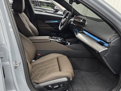 2025 BMW 5 SERIES 缩略图 15