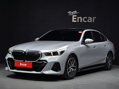 2025 BMW 5 SERIES 照片 1